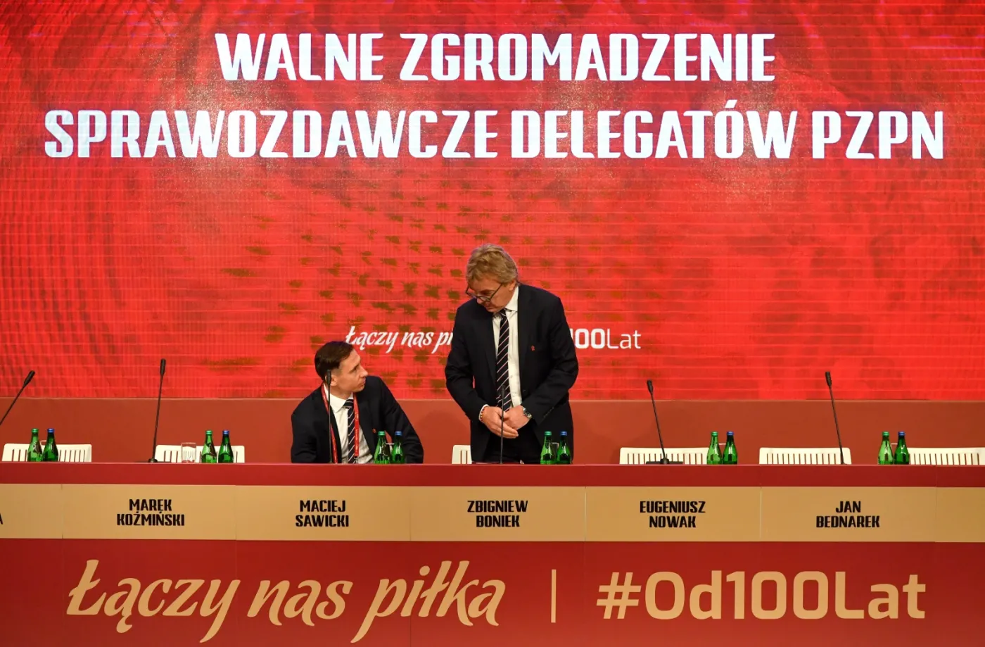 Prezes PZPN Zbigniew Boniek (P) i sekretarz generalny związku Maciej Sawicki (L) podczas Walnego Zgromadzenia Sprawozdawczego Polskiego Związku Piłki Nożnej w Warszawie