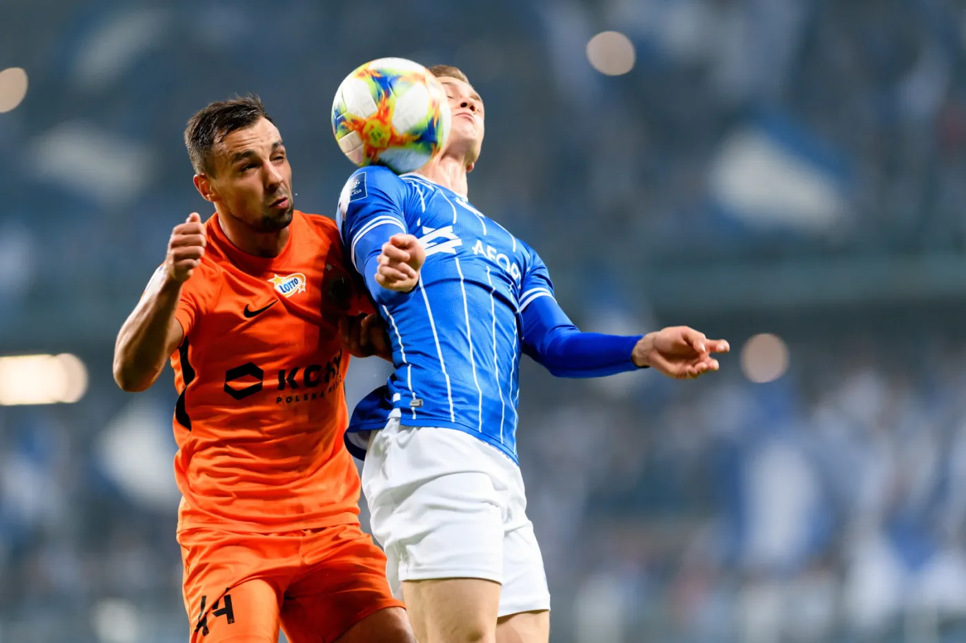 Zawodnik Lecha Poznań Christian Gytkjaer (P) i Lubomir Guldan (L) z KGHM Zagłębia Lubin podczas meczu 13. kolejki piłkarskiej Ekstraklasy