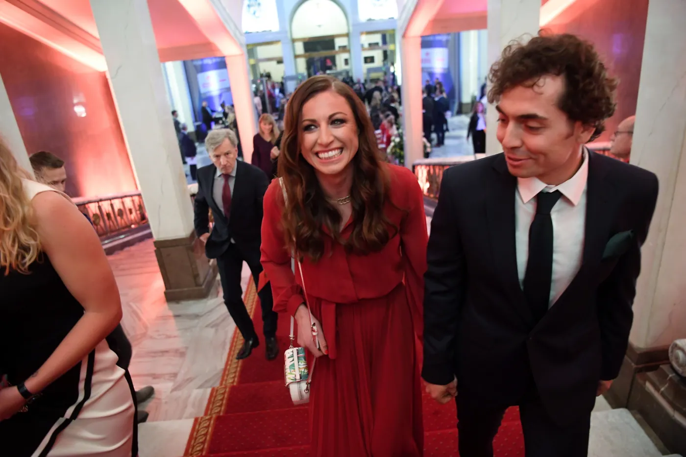 Mistrzyni olimpijska w biegach narciarskich Justyna Kowalczyk (L) podczas jubileuszowej Gali 100-lecia Polskiego Komitetu Olimpijskiego w Teatrze Wielkim w Warszawie