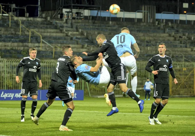 Puchar Polski: Niespodzianka w Olsztynie. Lider Ekstraklasy wyeliminowany