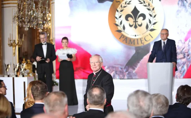 Abp Jędraszewski pierwszym laureatem nagrody Strażnik Wartości tygodnika "Do Rzeczy"