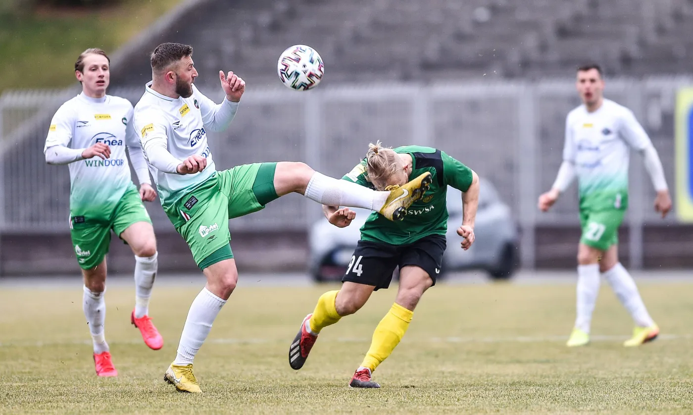 Czy 15 000 złotych dla pierwszoligowego piłkarza to skandal?