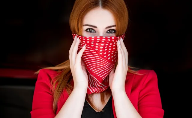 Nie tylko maseczką. Można zasłaniać usta i nos chustą lub szalikiem