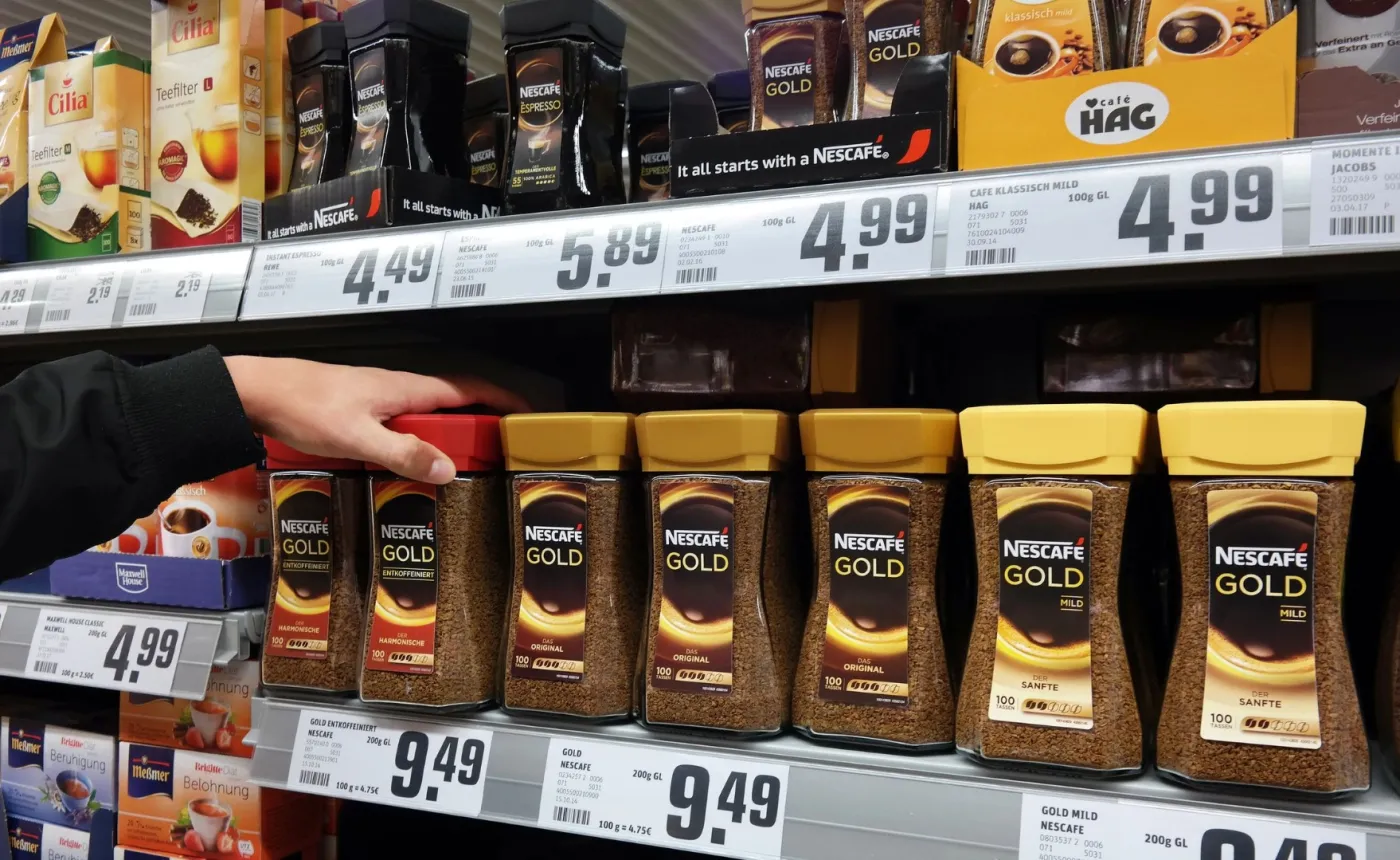 Strategia udawania niskiej ceny. Nasz mózg to "kupuje"