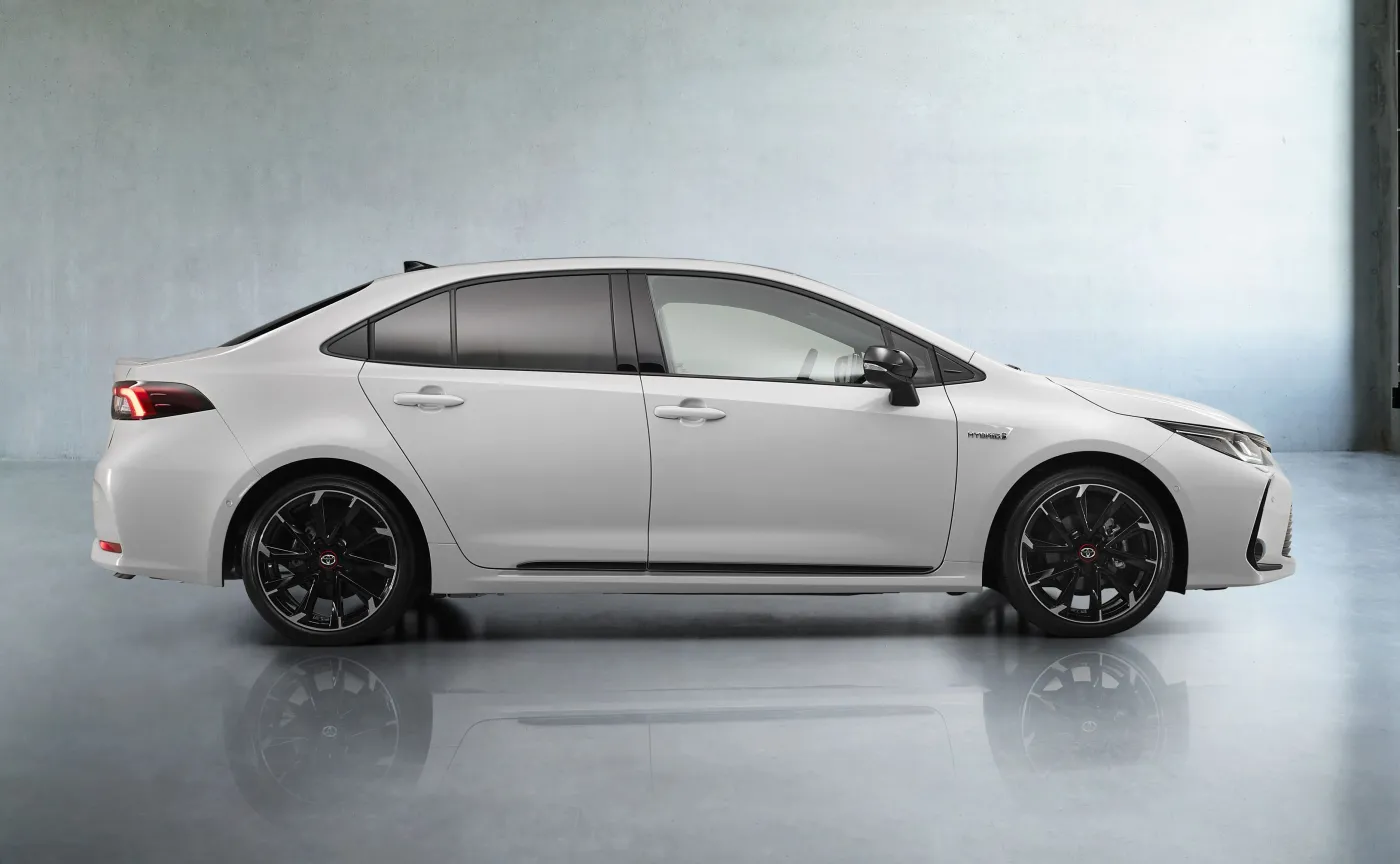 toyota-corolla-sedan-gr-sport-28123615.jpg