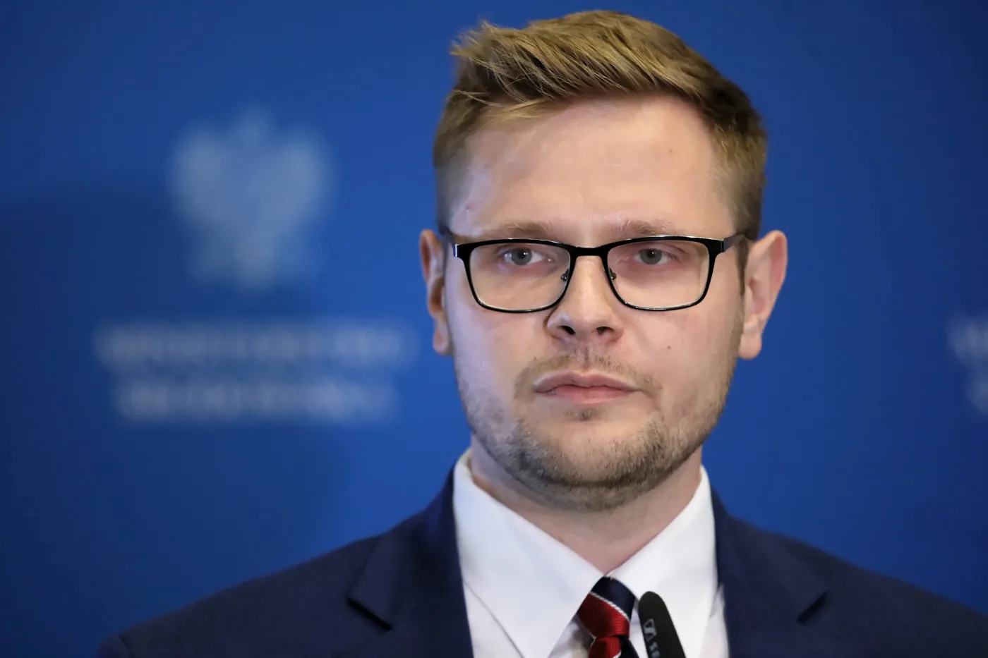 Woś o kontrowersjach wokół NGO: Chcemy pokazać, kto skąd bierze pieniądze [ROZMOWA]