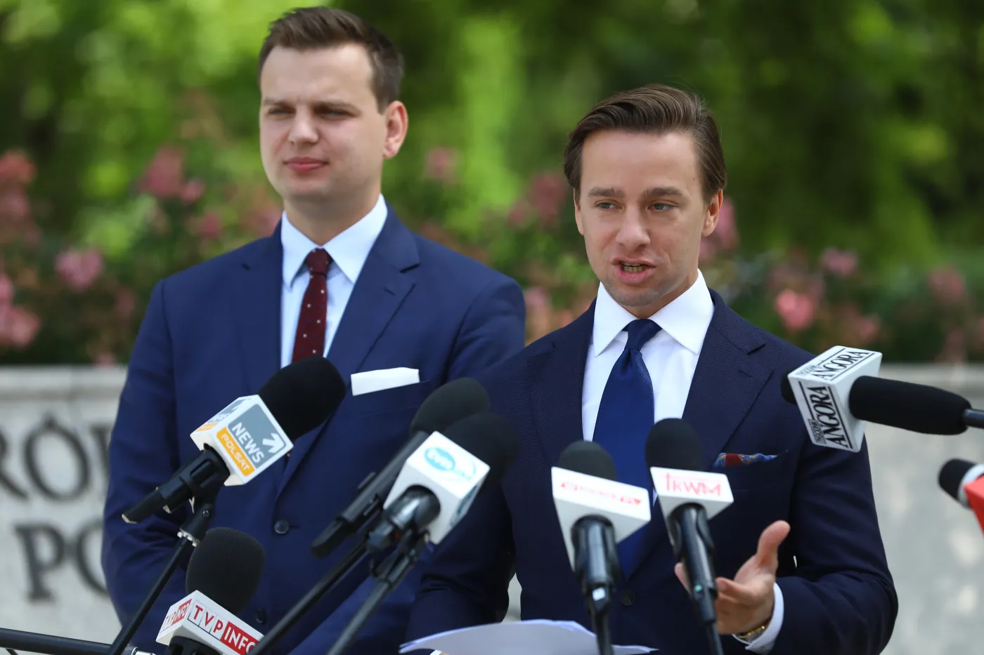 Konfederacja: Kaczyński stoi w jednym szeregu ze Spurek. Nasze dzieci nie będą wiedziały, jak wygląda krowa