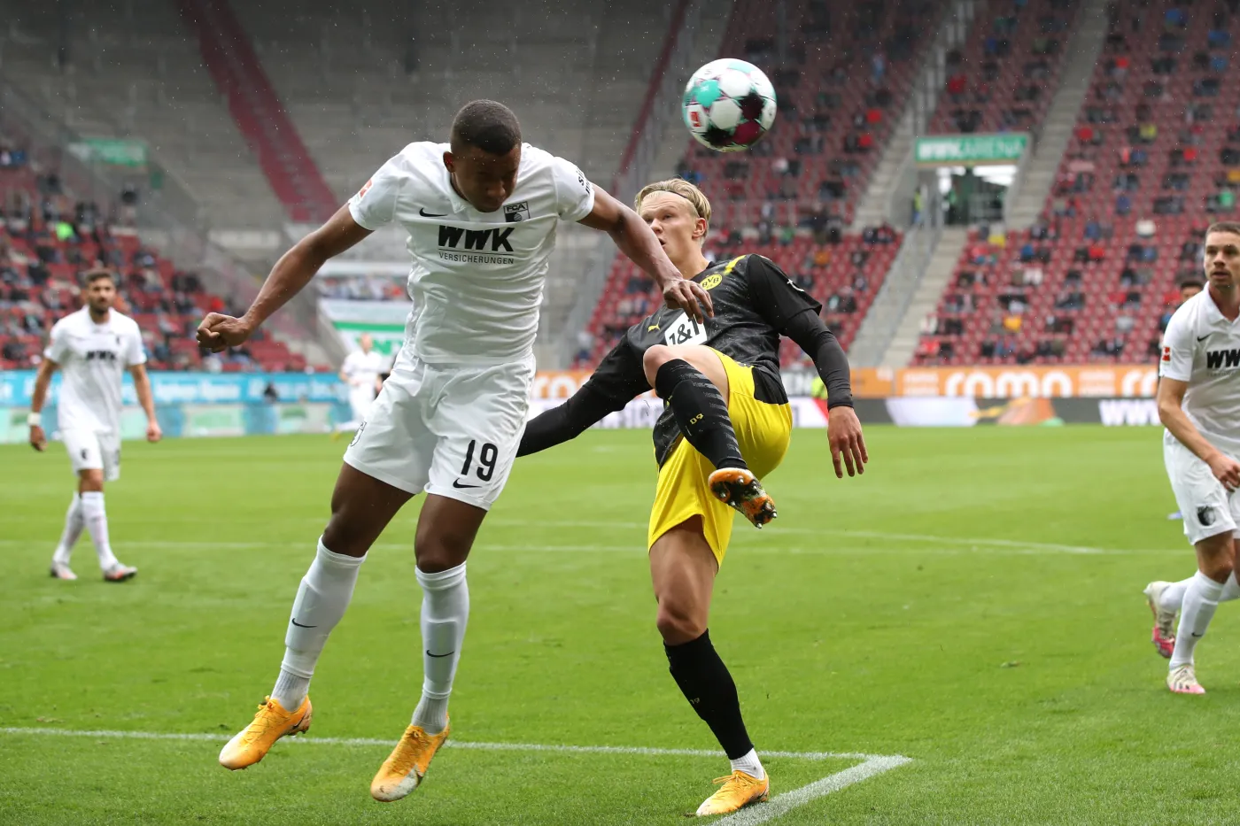 Niespodzianka w Augsburgu. Drużyna Gikiewicza lepsza od Borussii Dortmund