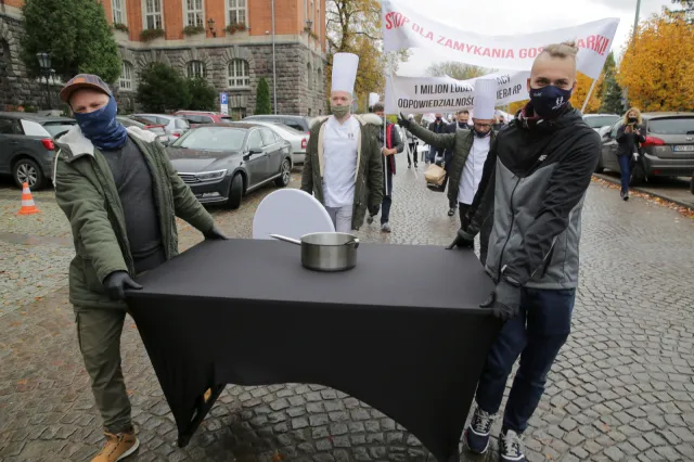 Protest branży gastronomicznej. "Czarna polewka dla rządu" [WIDEO]