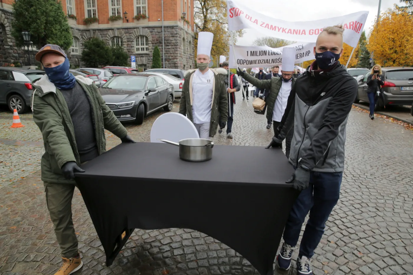 Protest branży gastronomicznej. "Czarna polewka dla rządu" [WIDEO]