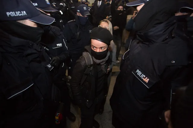 Fotoreporterka: Zostałam zaatakowana przez policjanta, nie przyznaję się do zarzutów [WIDEO]