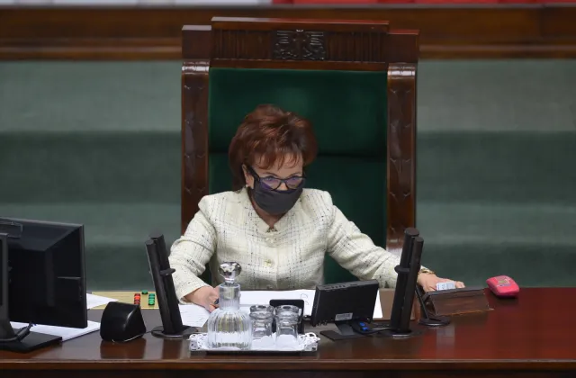 "Jest prośba od szefa...". Tak PiS wygrał przegrane już głosowanie. Burza w sieci