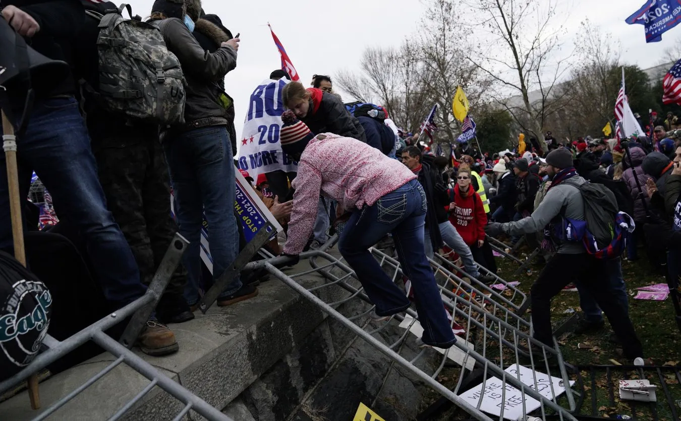 Gdzie był Trump podczas ataku na Kapitol? "Protestujący wydali mu się prostaccy" [WIDEO]
