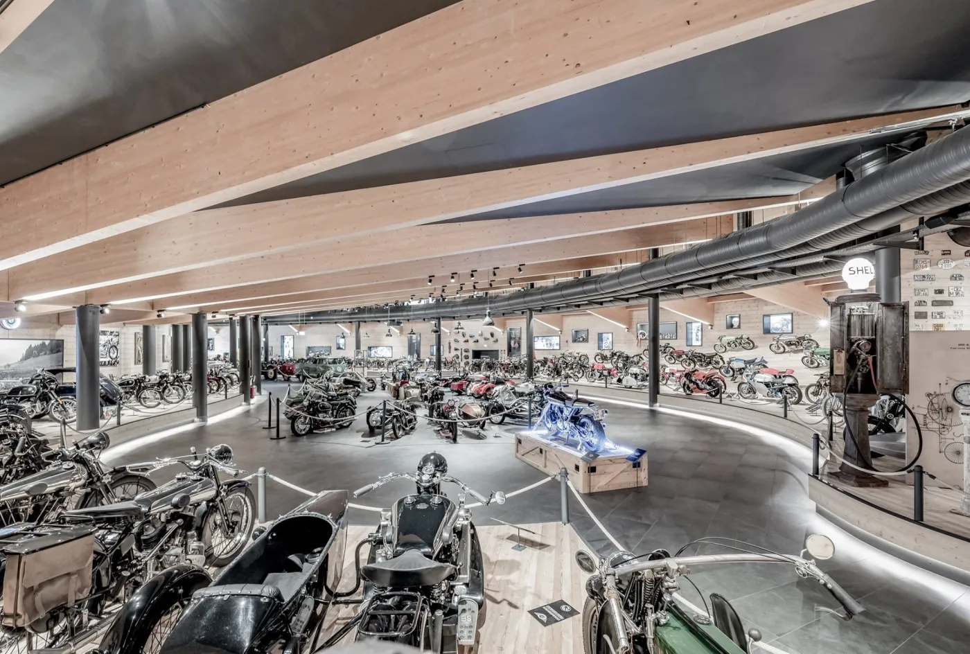 top-mountain-motorcycle-museum-37050988.jpg
