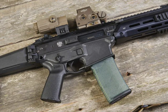 Pozew za tekst o karabinku Grot. Polska firma żąda dużego odszkodowania