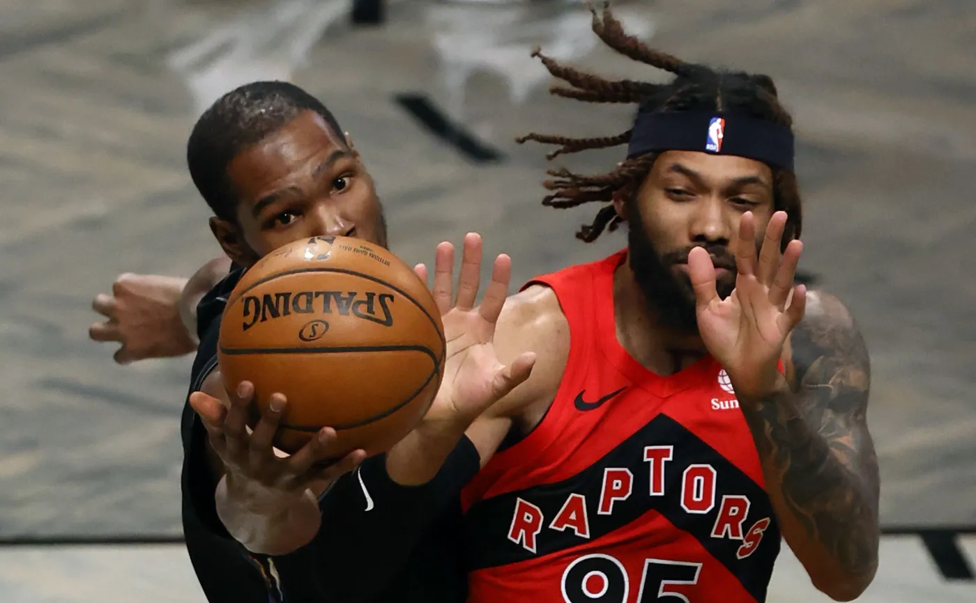 Durant musiał zejść z boiska w trakcie meczu,  bo miał pozytywny wynik testu