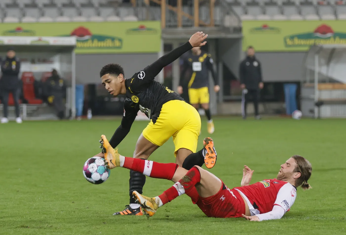 Borussia coraz bardziej odstaje od czołówki. Schalke dryfuje w kierunku drugiej ligi