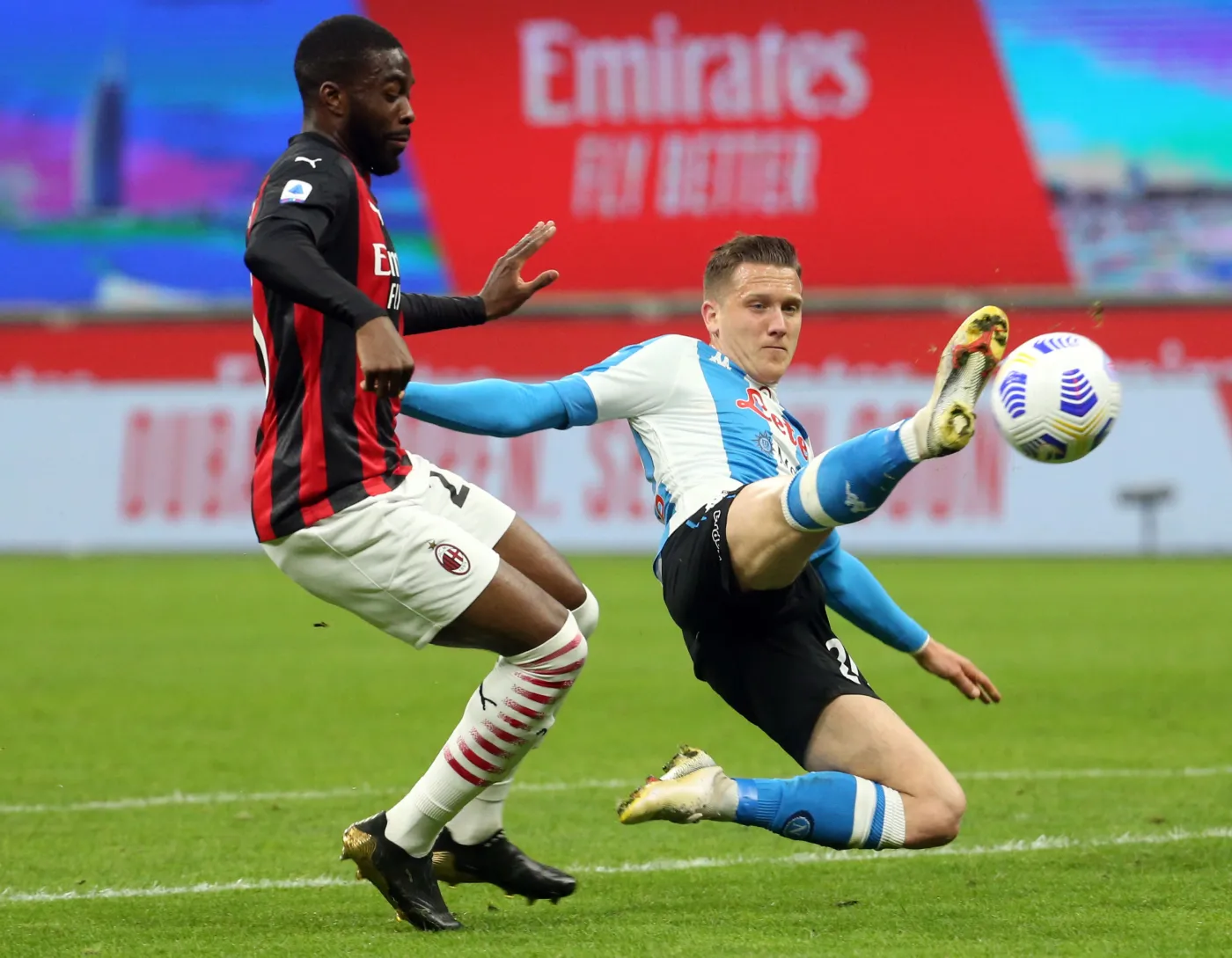 Fikayo Tomori i Piotr Zieliński