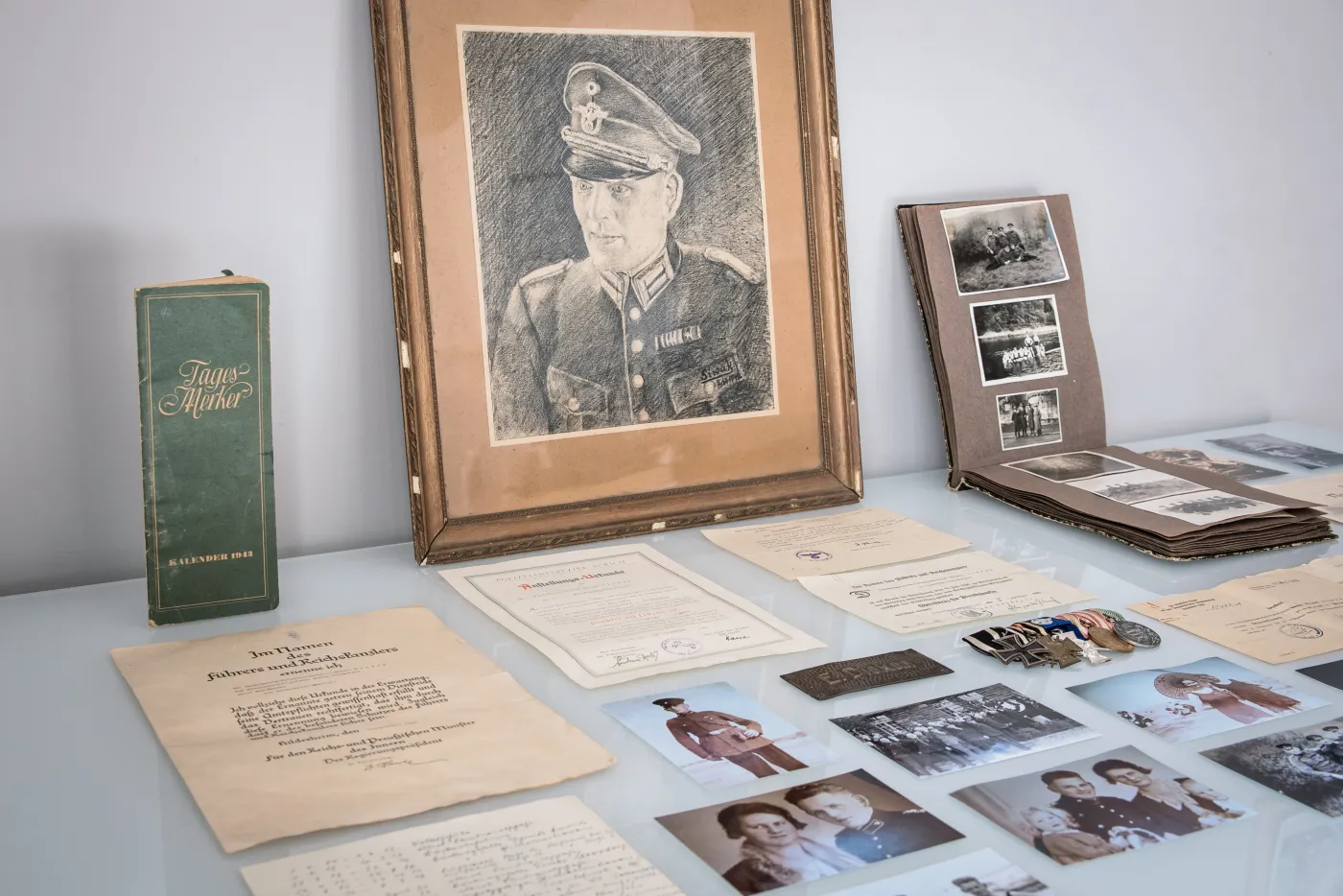 Wydał rozkaz zabicia rodziny Ulmów. Instytut Pileckiego zdobył jego archiwum [NIEZNANE ZDJĘCIA]