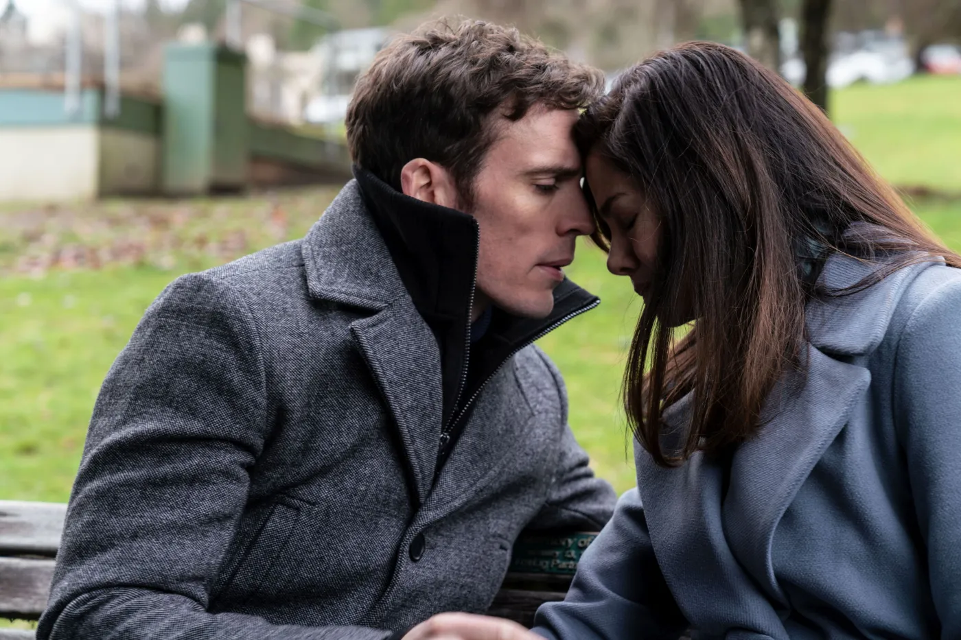 Casey Affleck i Sam Claflin w thrillerze “Każdy twój oddech”. Zobacz zwiastun