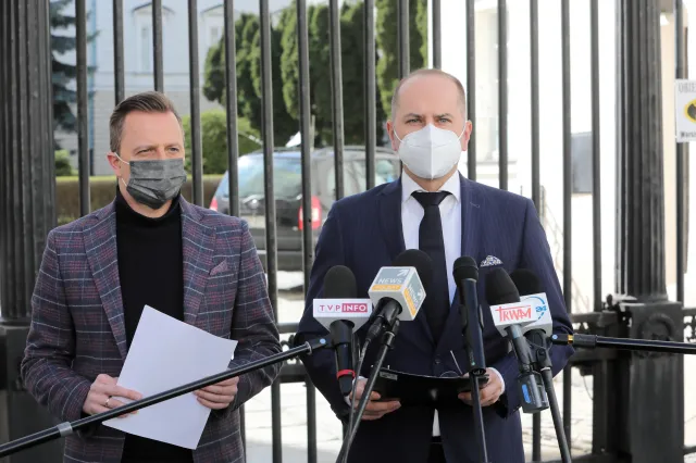 KO: Szczepionki to paliwo wyborcze PiS [WIDEO]