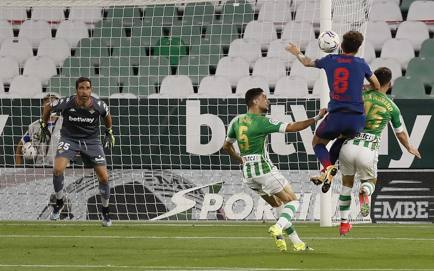 Pasjonująca walka o mistrzostwo Hiszpanii. Atletico, Real i Barcelona idą praktycznie łeb w łeb