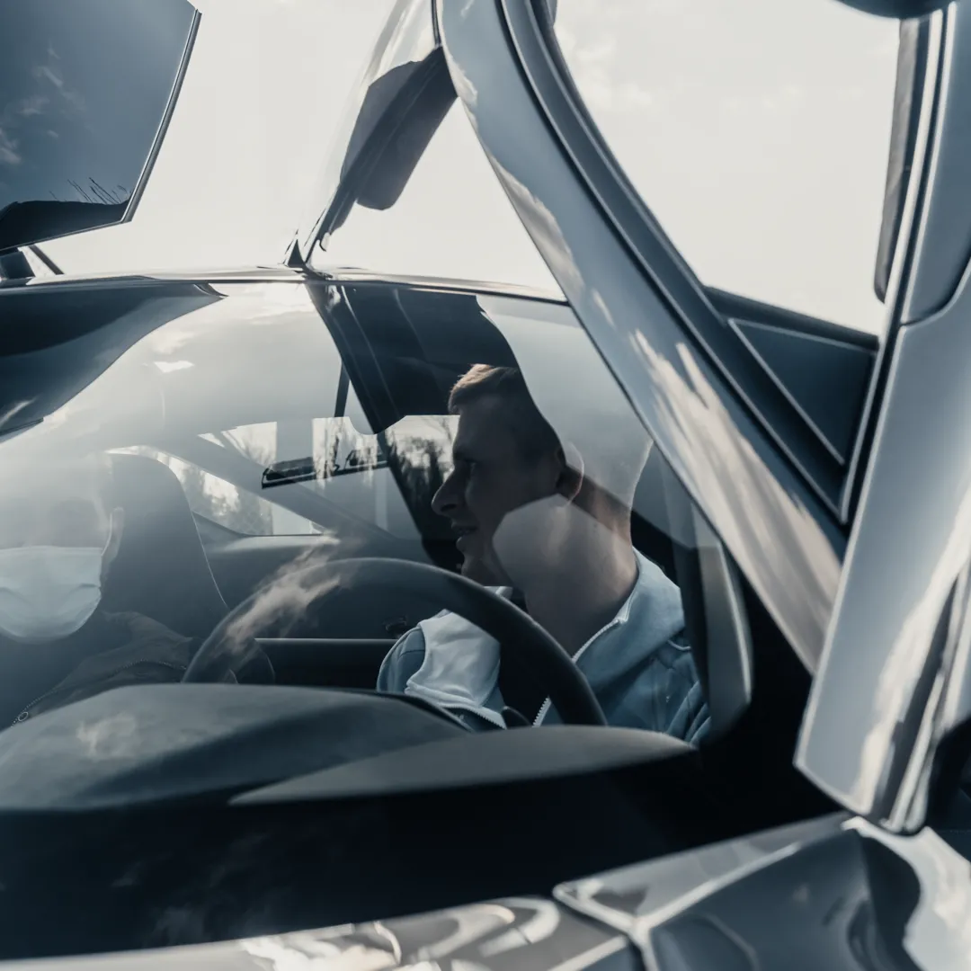 hubert-hurkacz-i-mclaren-720s-37124587.png