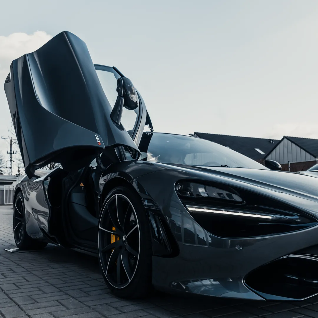 hubert-hurkacz-i-mclaren-720s-37124582.png