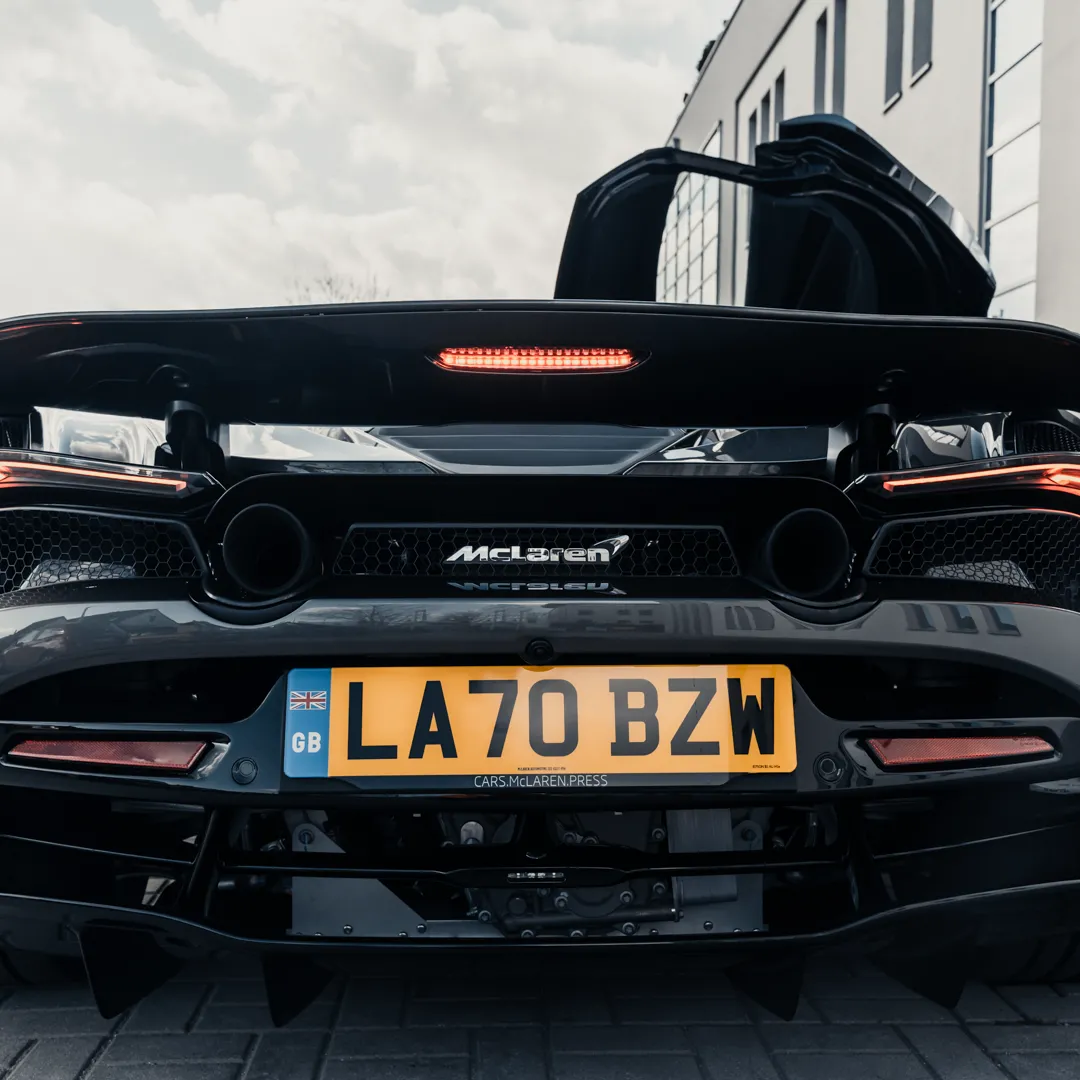 hubert-hurkacz-i-mclaren-720s-37124597.png