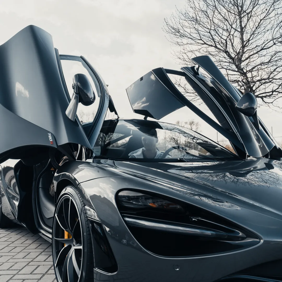 hubert-hurkacz-i-mclaren-720s-37124607.png
