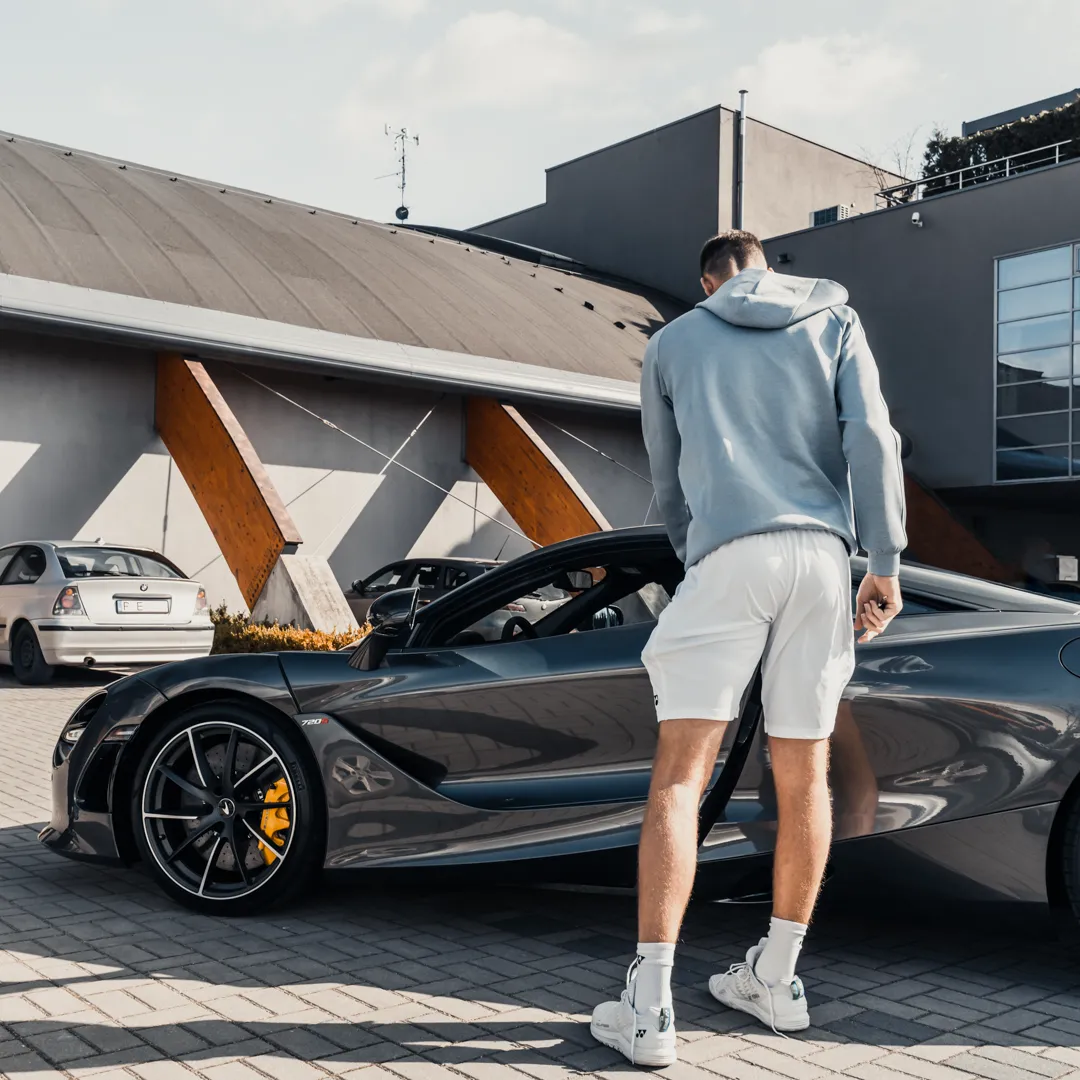 hubert-hurkacz-i-mclaren-720s-37124602.png