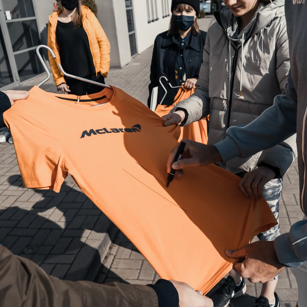 hubert-hurkacz-i-mclaren-720s-37124652.png