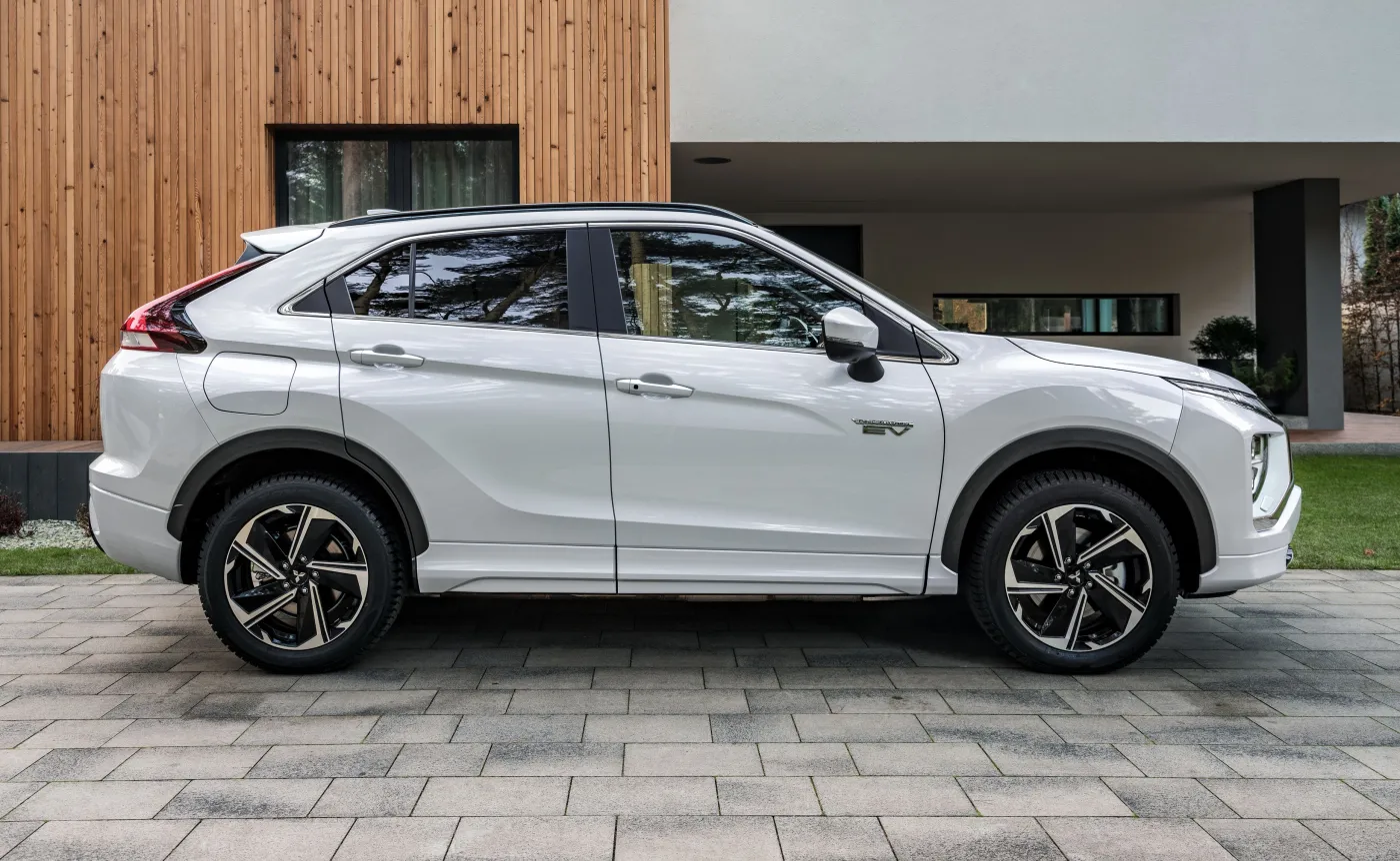 mitsubishi-eclipse-cross-phev-37125031.jpg