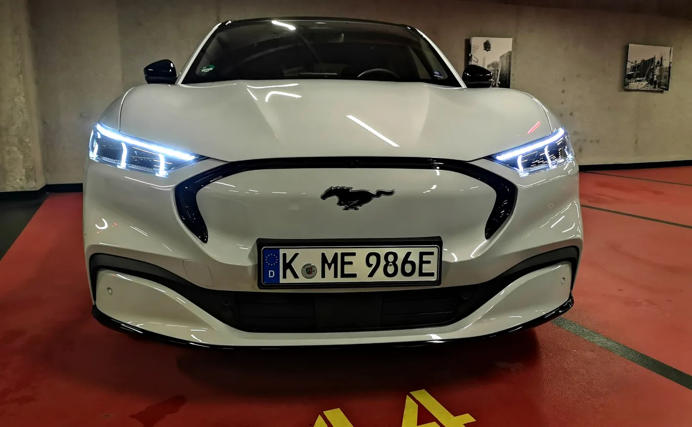 ford-mustang-mache-awd-98-kwh-37128015.jpg