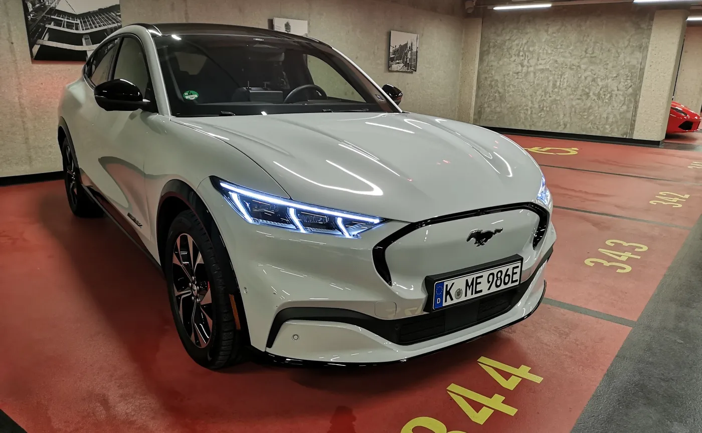 ford-mustang-mache-awd-98-kwh-37128020.jpg