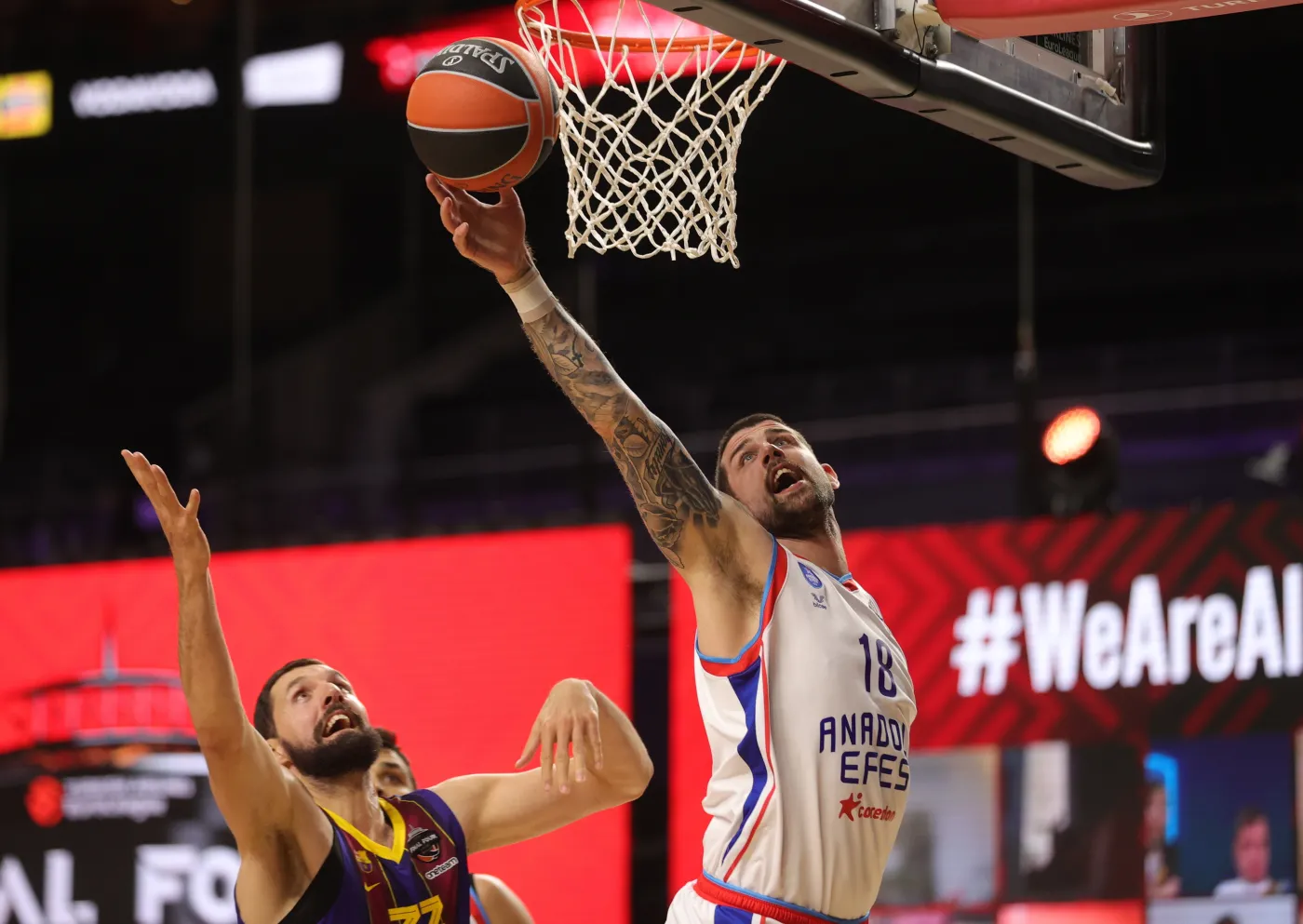 Adrien Moerman i Nikola Mirotic