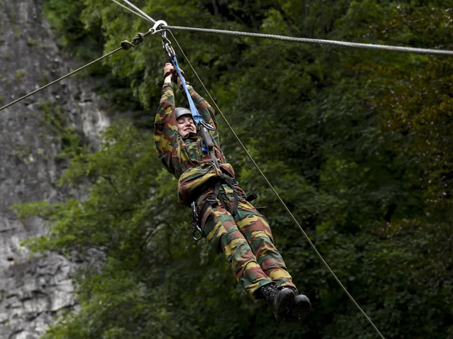 Komandoska z krwi i kości! Mało kobiece, ale imponujące zajęcia belgijskiej księżniczki Elżbiety. FOTO