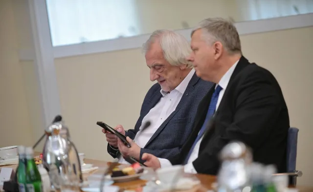 Od uchodźców do polexitu. Niech Terlecki, Kowalski i Suski pojadą do rolników [FELIETON]