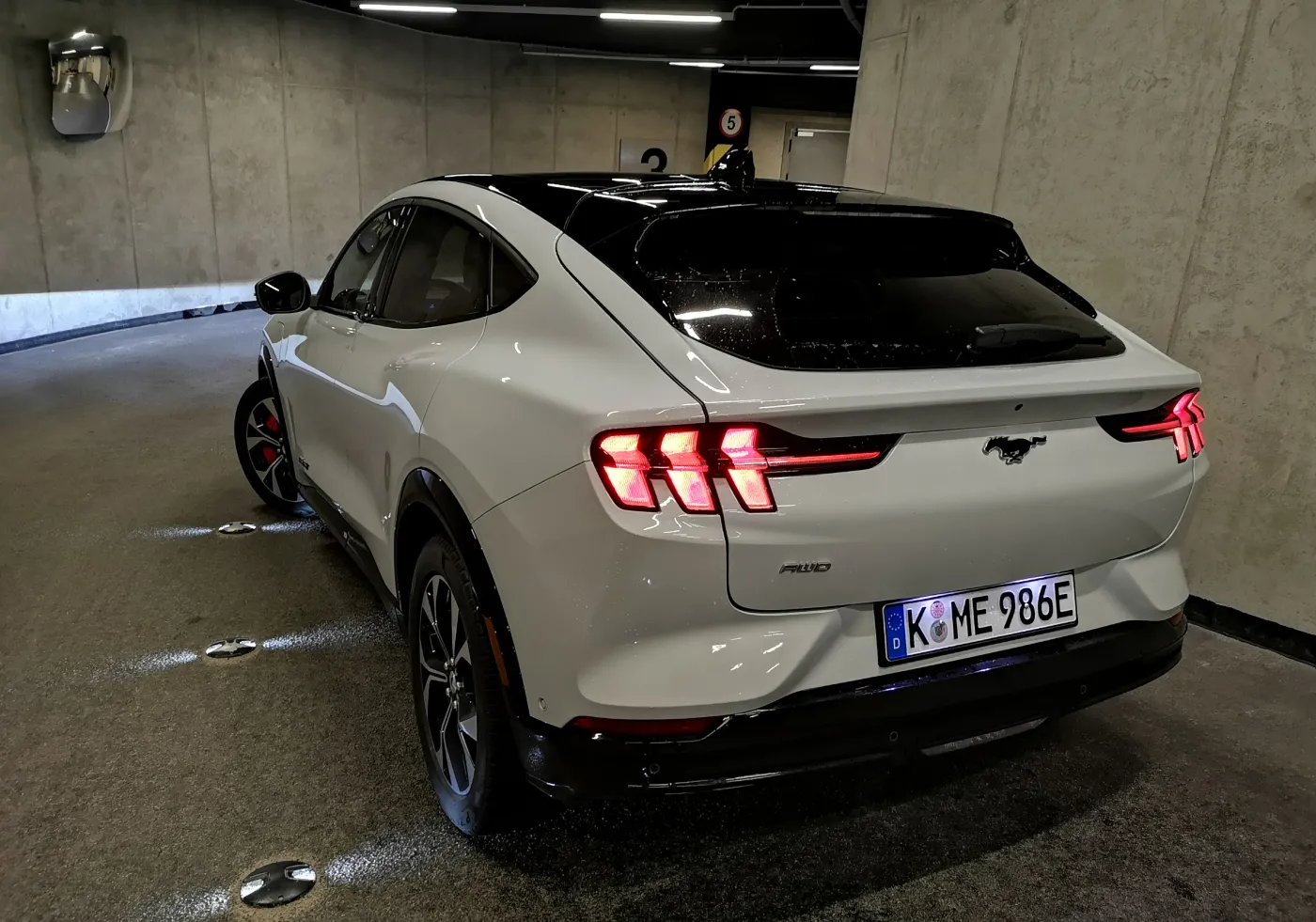 ford-mustang-mache-awd-98-kwh-37128125.jpg
