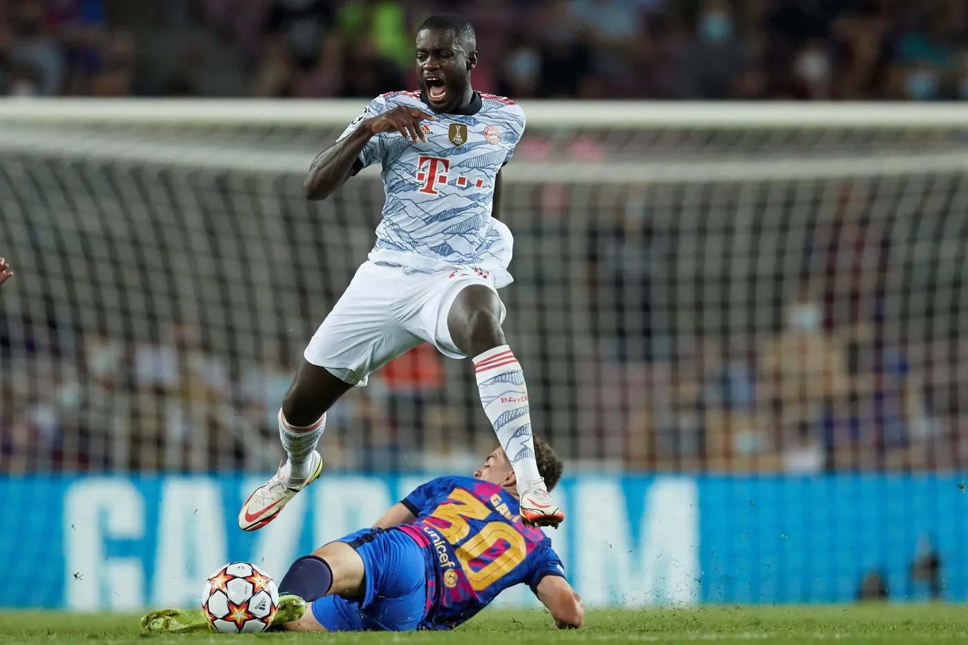 Liga Mistrzów. Media bezlitosne dla Barcelony. Chwalą Lewandowskiego