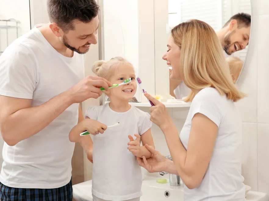 Zrób z tego przyjemność! Eksperckie sposoby na to, by przekonać dziecko do mycia zębów