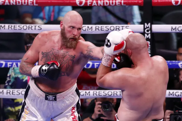 Kownacki znów przegrał z Heleniusem. Walka przerwana w szóstej rundzie