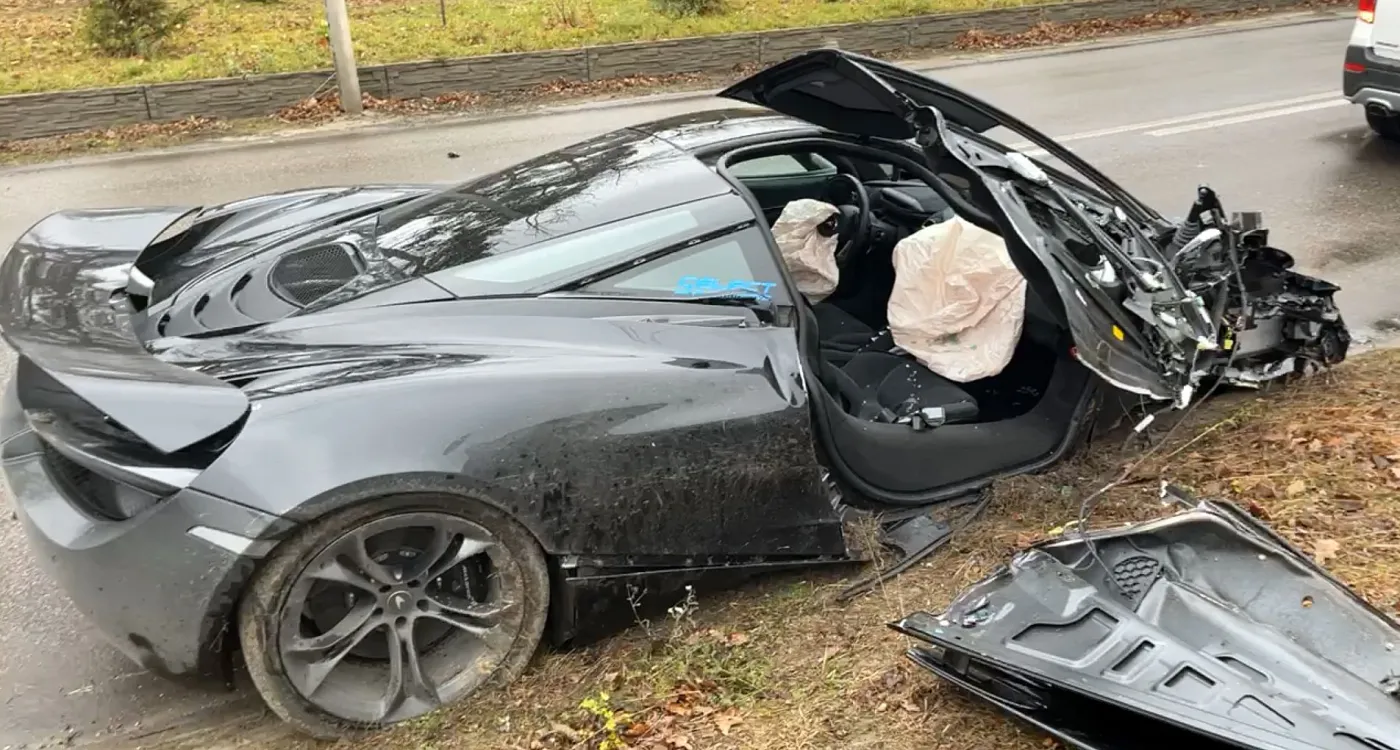 mclaren-720s-rozbity-w-otwocku-37303820.jpg