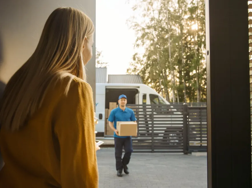 Ukrywanie zakupów przed partnerem - psycholog wyjaśnia, dokąd to prowadzi...