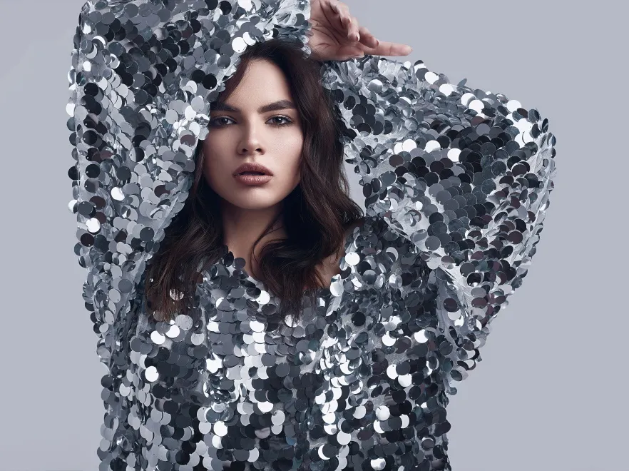 Cekiny nie tylko na imprezę. Oto, jak i z czym nosić je na co dzień