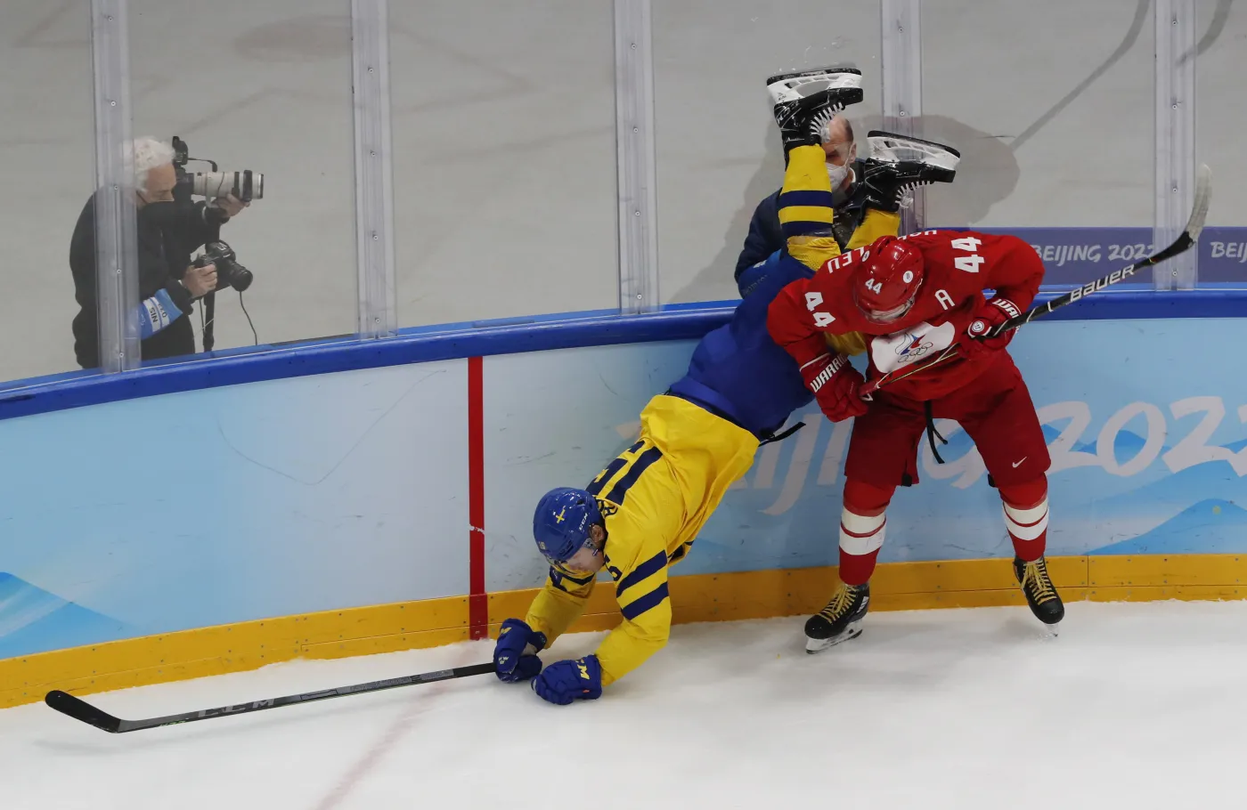 Rosjanie coraz bliżej obrony złotego medalu. W finale zagrają z Finami