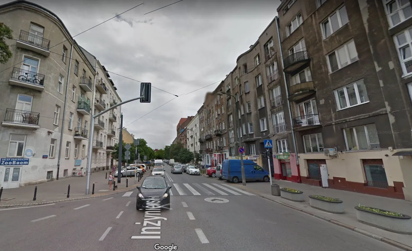 W kamienicy na Pradze urwał się balkon