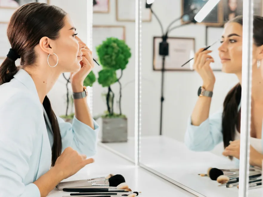 Brwi doskonałe? TEN najprostszy kosmetyk do makijażu robi najlepszą robotę!