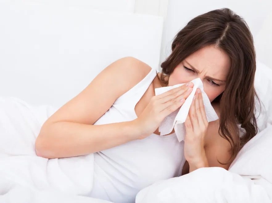 Wietrzenie pościeli na dworze i sypialni przed snem? Nie dla alergików!