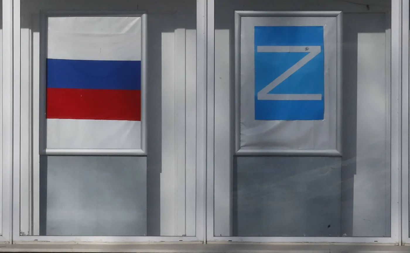 Polak wywiesił w oknie flagę Rosji i symbol "Z". Sprawą zajmie się prokuratura